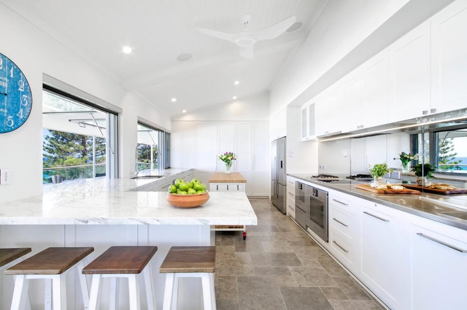 Ocean Panorama With Private Pool! House in Noosa Heads