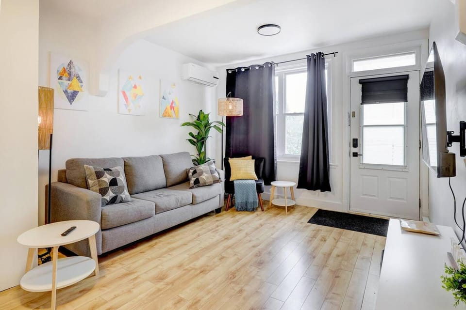 Vieux Limoilou 1BR Near Old Quebec & Maizerets Apartment in Quebec City