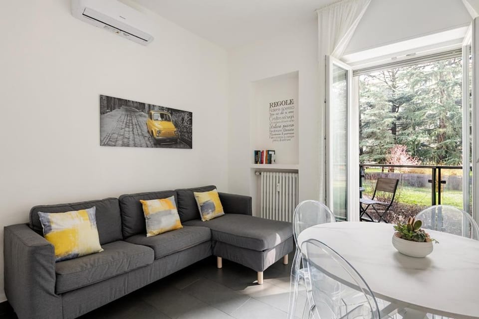 Living room, Dining area, air conditioner