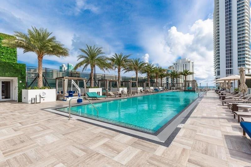 Corner Modern Ocean View Low Floor House in Hollywood Beach