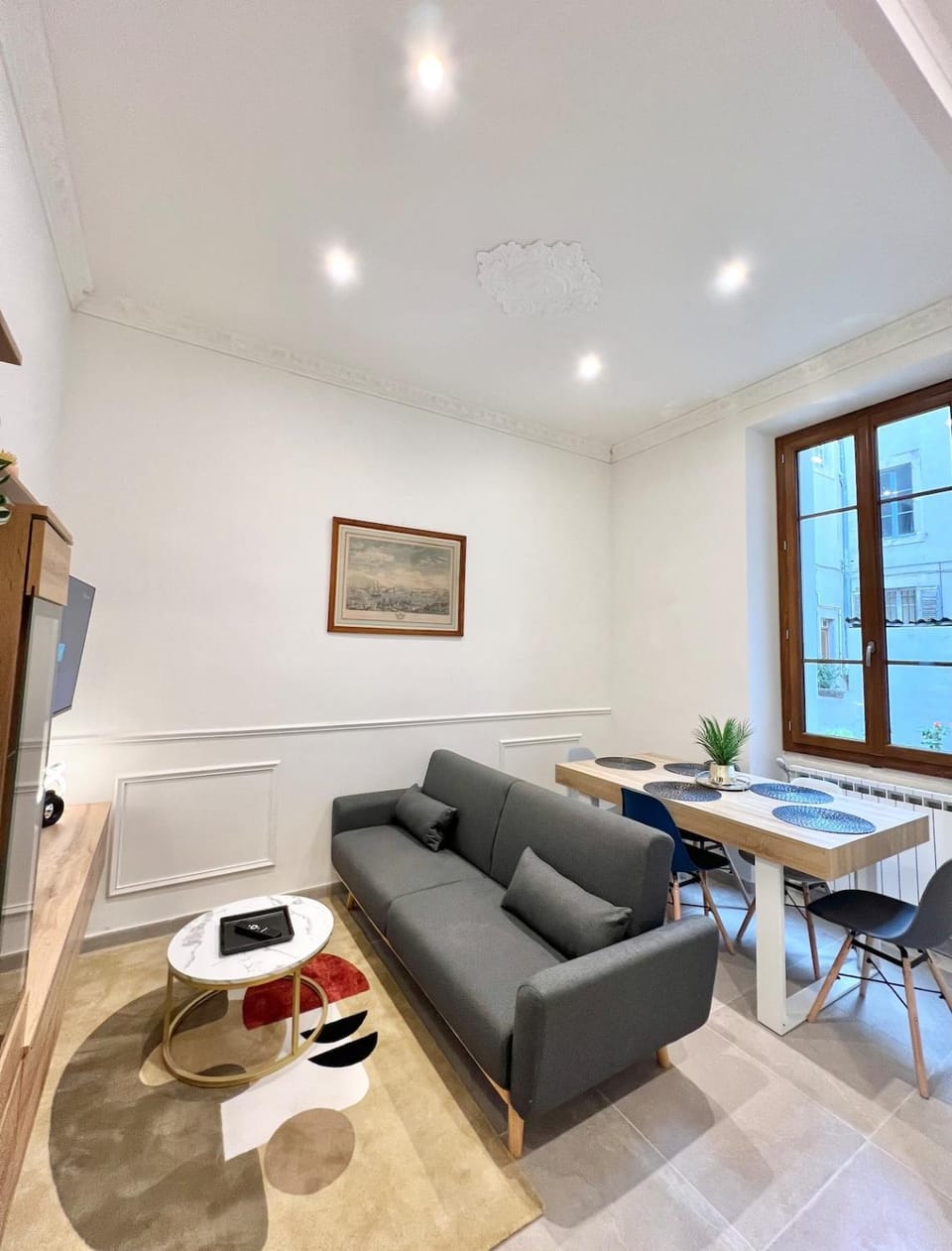 Living room, Seating area, Dining area