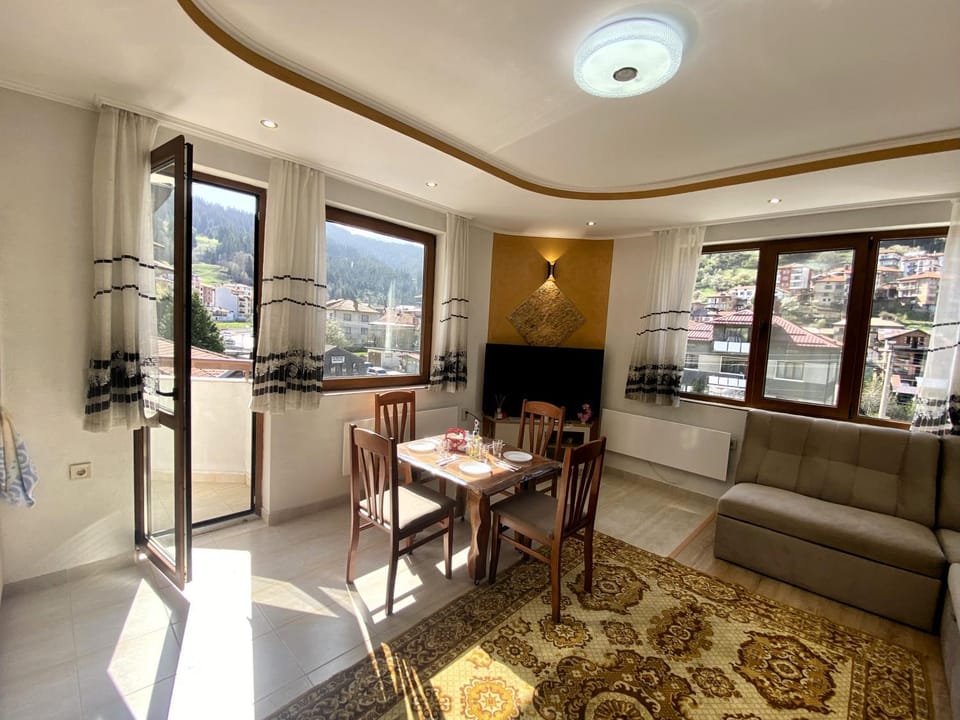 View (from property/room), Balcony/Terrace, Mountain view