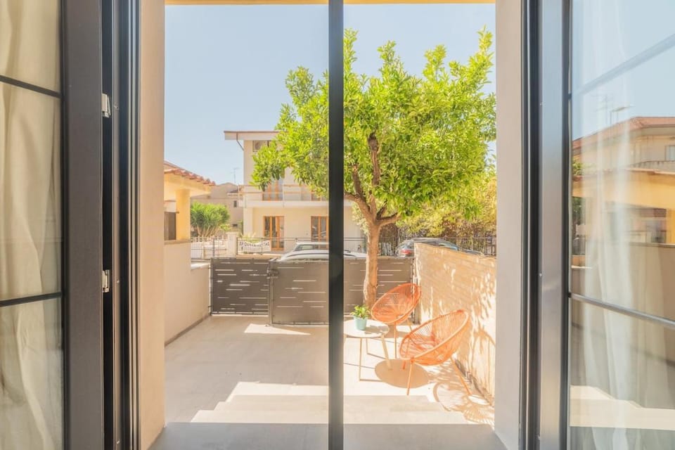 Patio, Day, Balcony/Terrace