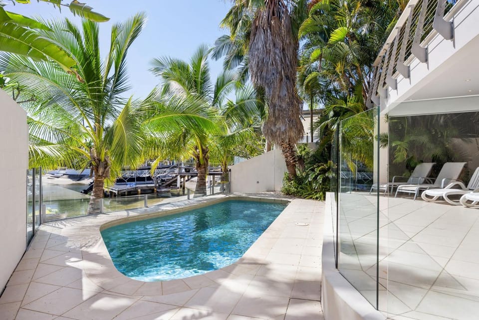 Pet-Friendly Waterfront Hideaway House in Noosa Heads