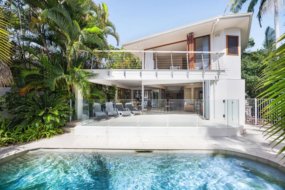 Pet-Friendly Waterfront Hideaway House in Noosa Heads