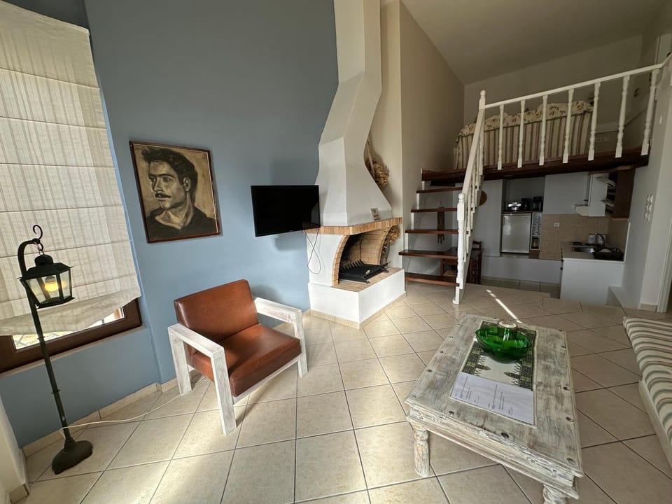 TV and multimedia, Kitchen or kitchenette, Living room, Photo of the whole room, Seating area, Bedroom