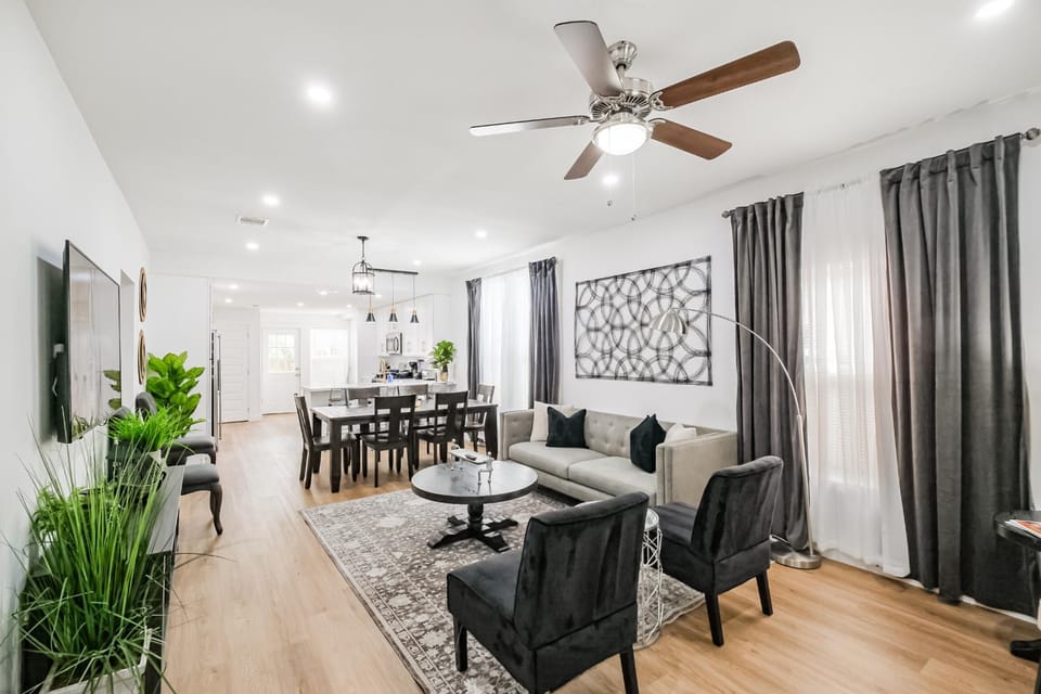 Paschall Heights Fully Fenced King Suite House in Houston
