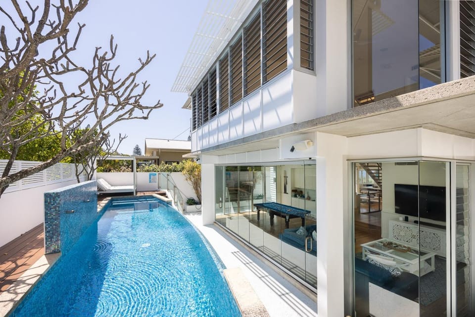 The Beach Shack: Getaway on Sunshine Beach House in Noosa Heads