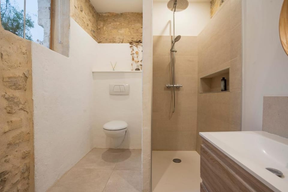 Le Saint Baudile 80sqm parking AC church view Apartment in Nimes