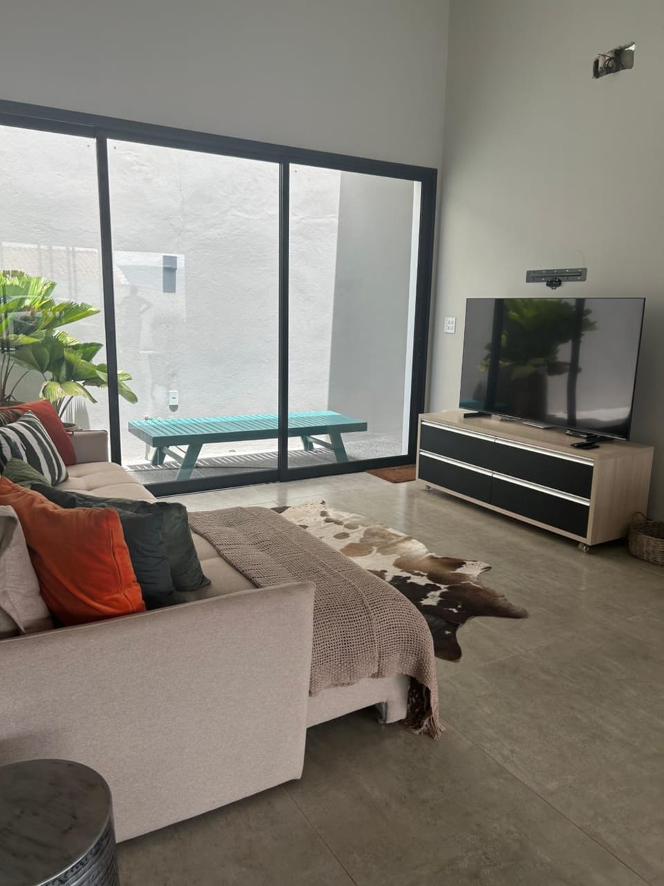Communal lounge/ TV room