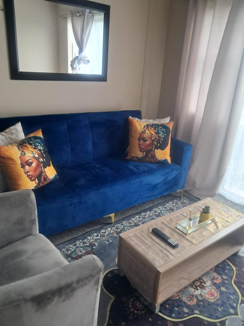 Living room, Seating area