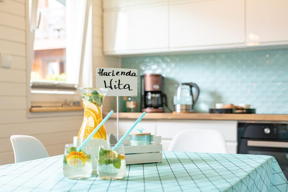 Coffee/tea facilities, Kitchen or kitchenette, stove