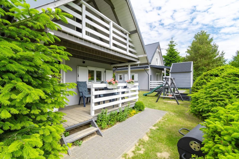 Property building, Patio, Day, Garden, Garden view