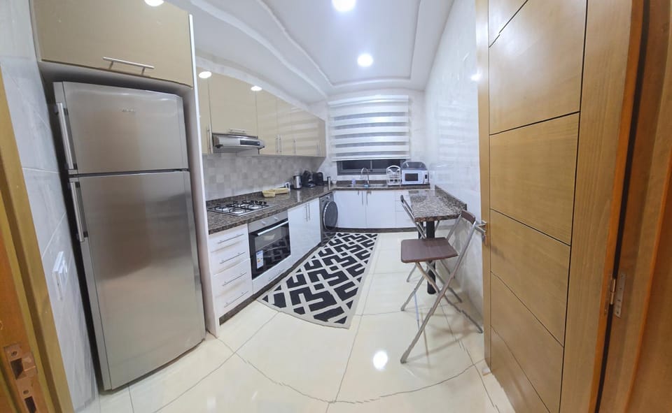 Kitchen or kitchenette, Dining area, oven, stove
