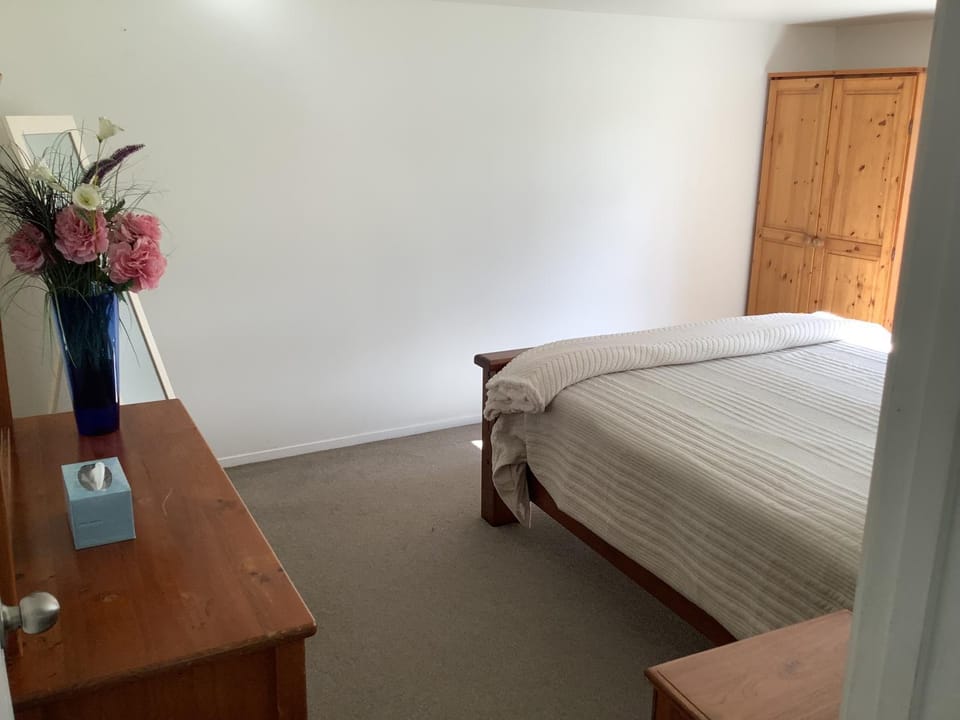 Modern and spacious 1-Bedroom Holiday Home Bed and Breakfast in Whangārei