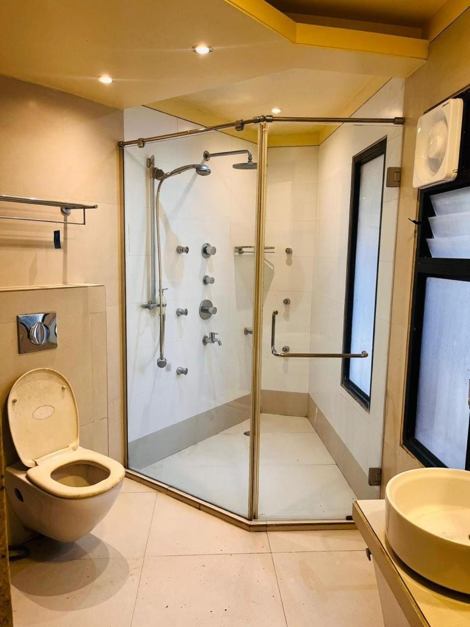 Shower, Toilet, Bathroom
