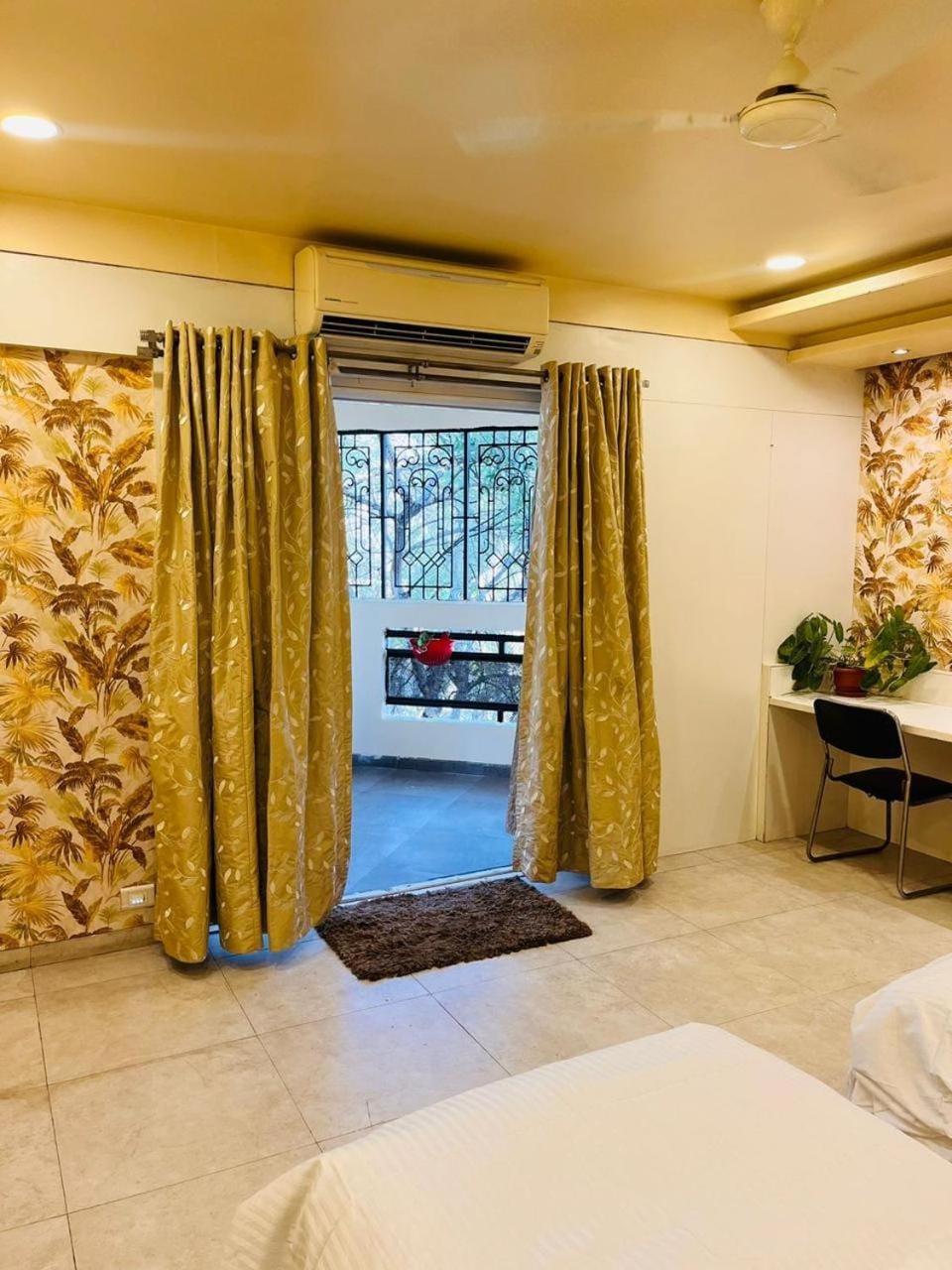 Bed, Photo of the whole room