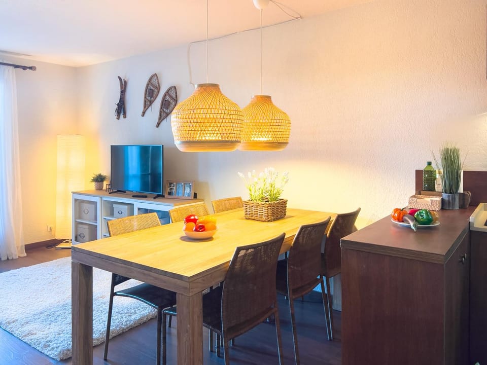 Living room, Dining area