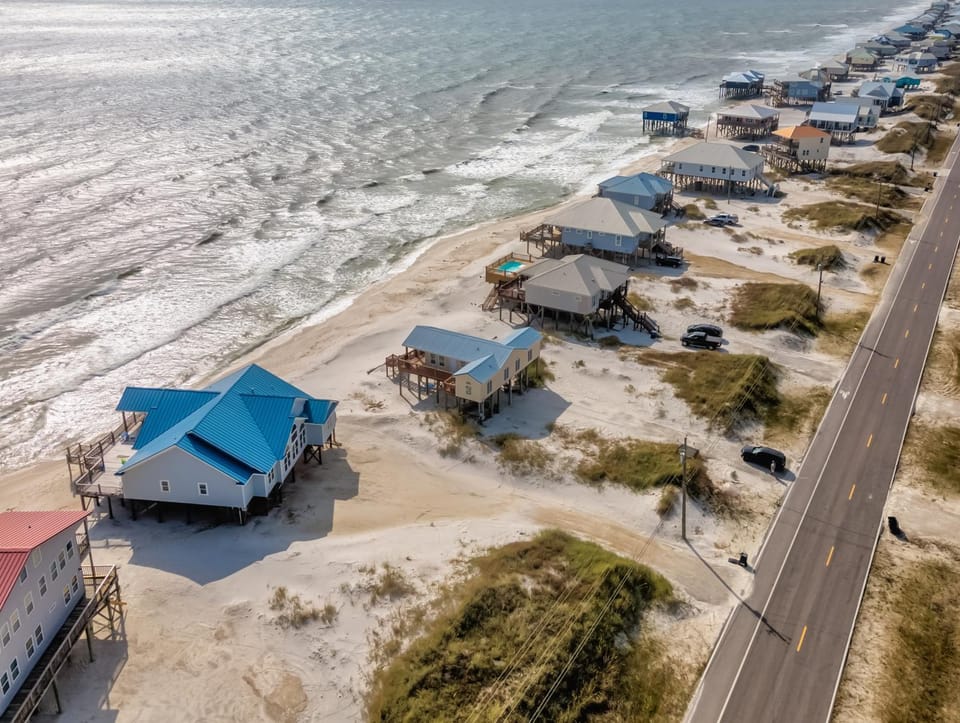 Property building, Natural landscape, Bird's eye view, Beach, Sea view