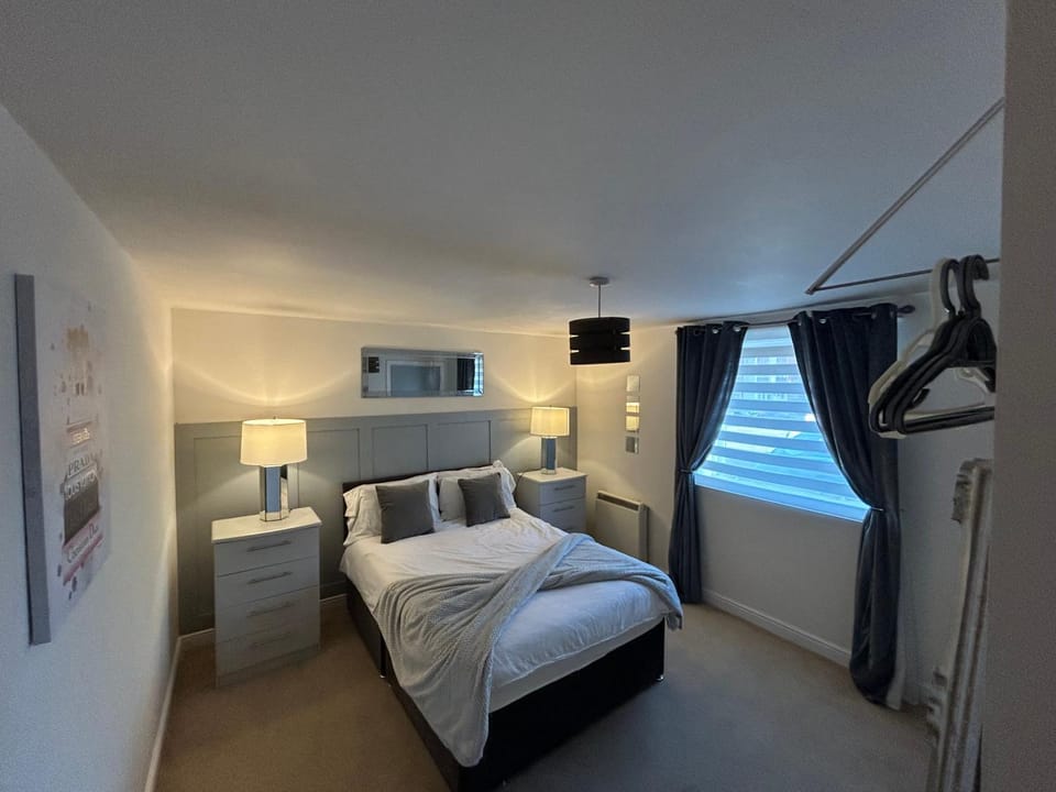 stylish two bed Ipswich apartment close to the waterfront sleeps 5 perfect for contractors leisure travel stays Apartment in Ipswich