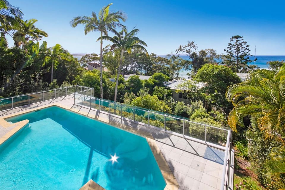 Little Cove Apt, Spectacular View, Pool Apartment in Noosa Heads