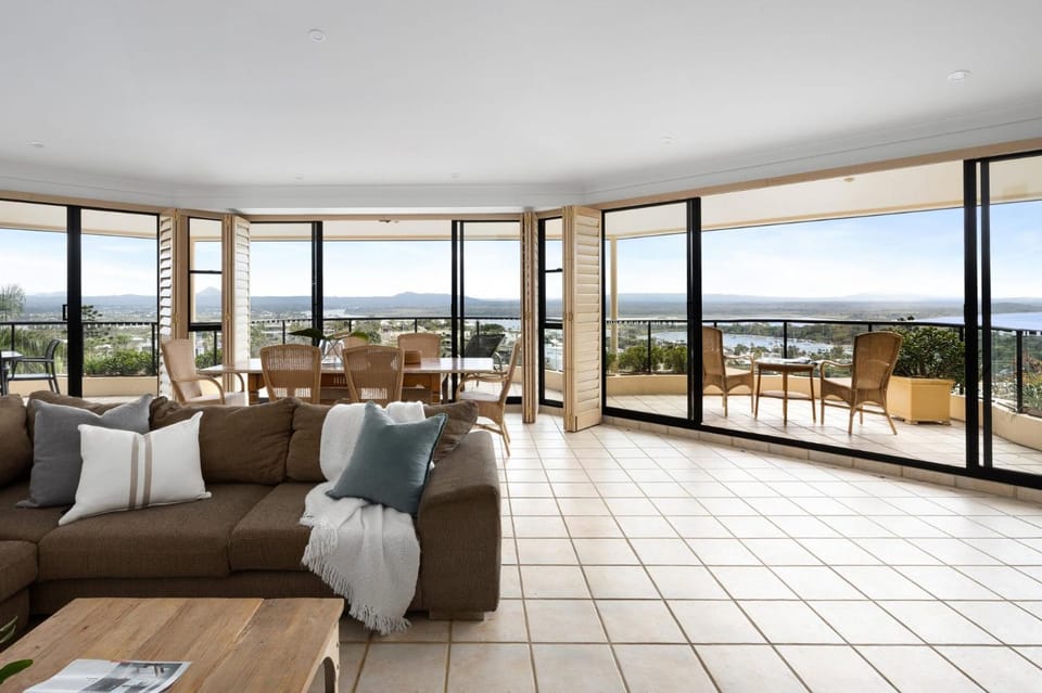 Penthouse with Incredible Views & Pool Apartment in Noosa Heads