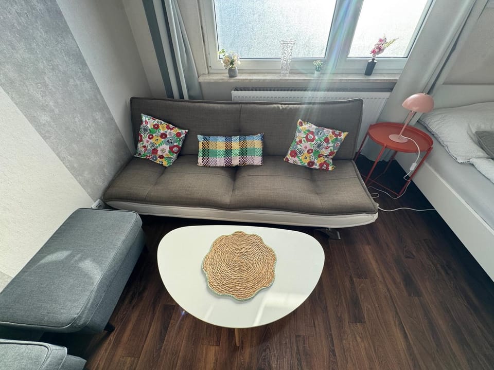 Communal lounge/ TV room, TV and multimedia, Living room, Seating area