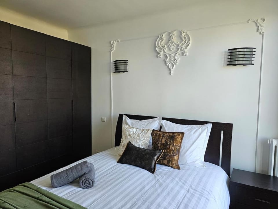 Grand appt for 7p center city Apartment in Paris