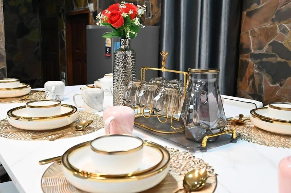 Coffee/tea facilities, Dining area, Food, Drinks