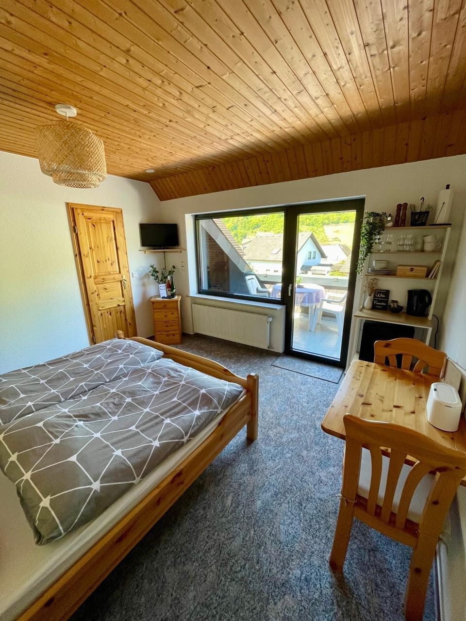 Photo of the whole room, Bedroom