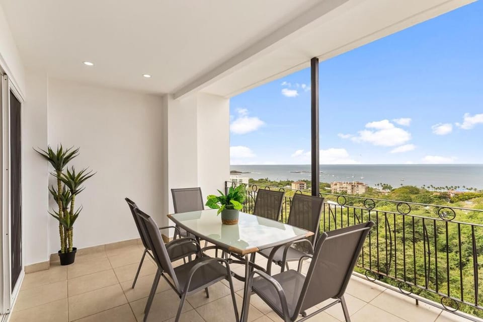 MPH Spacious Penthouse with Ocean Views Apartment in Tamarindo