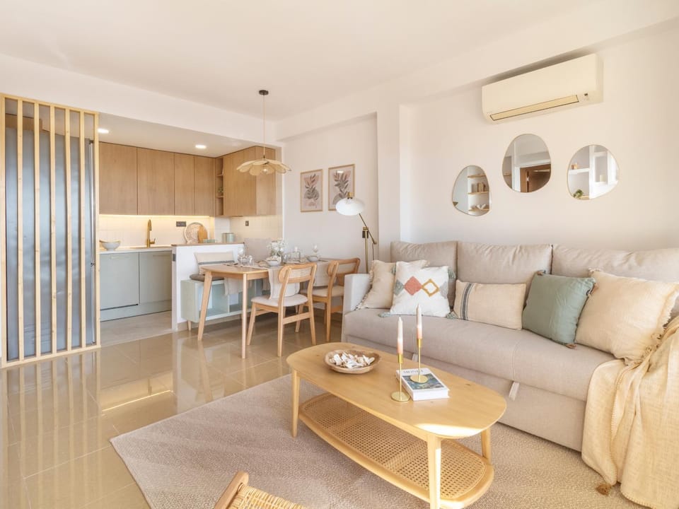 Kitchen or kitchenette, Living room, Seating area, Dining area, air conditioner