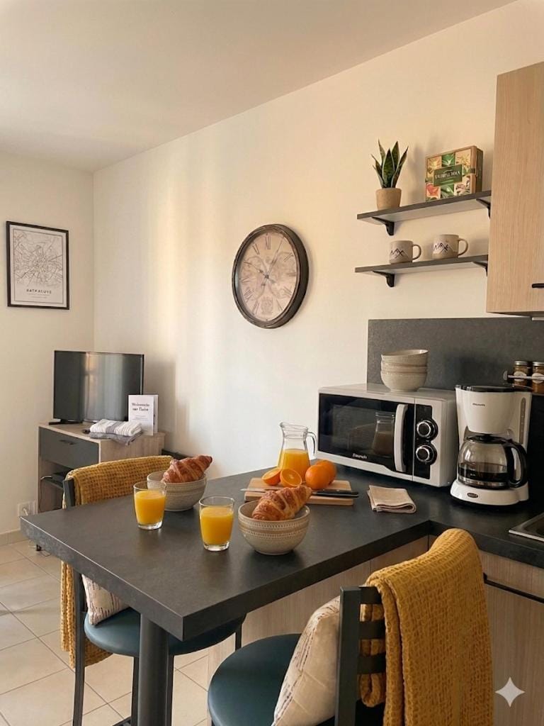Breakfast, kitchen