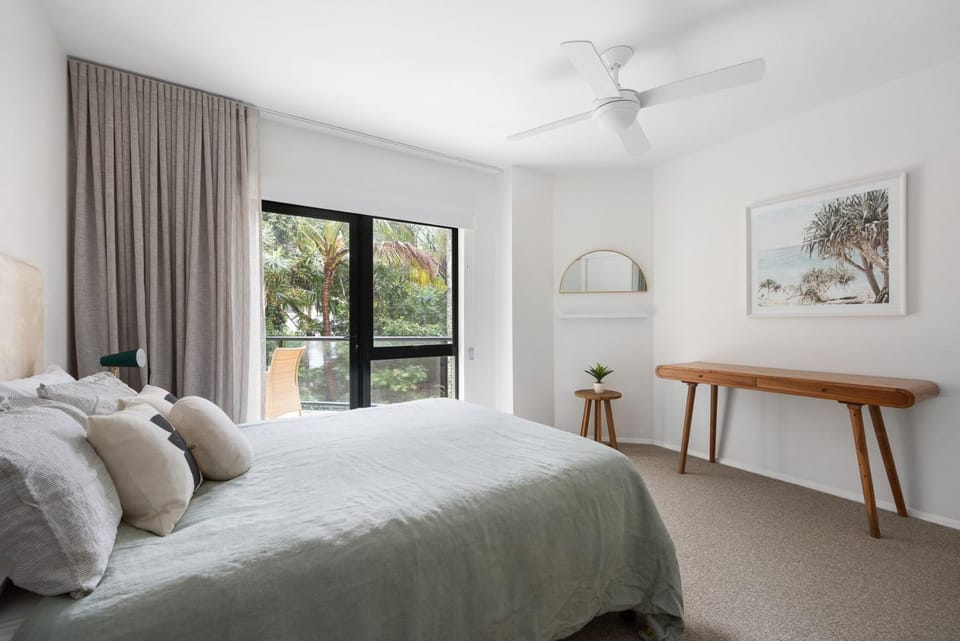 Beach Luxury, Ocean Views & Pool Apartment in Noosa Heads