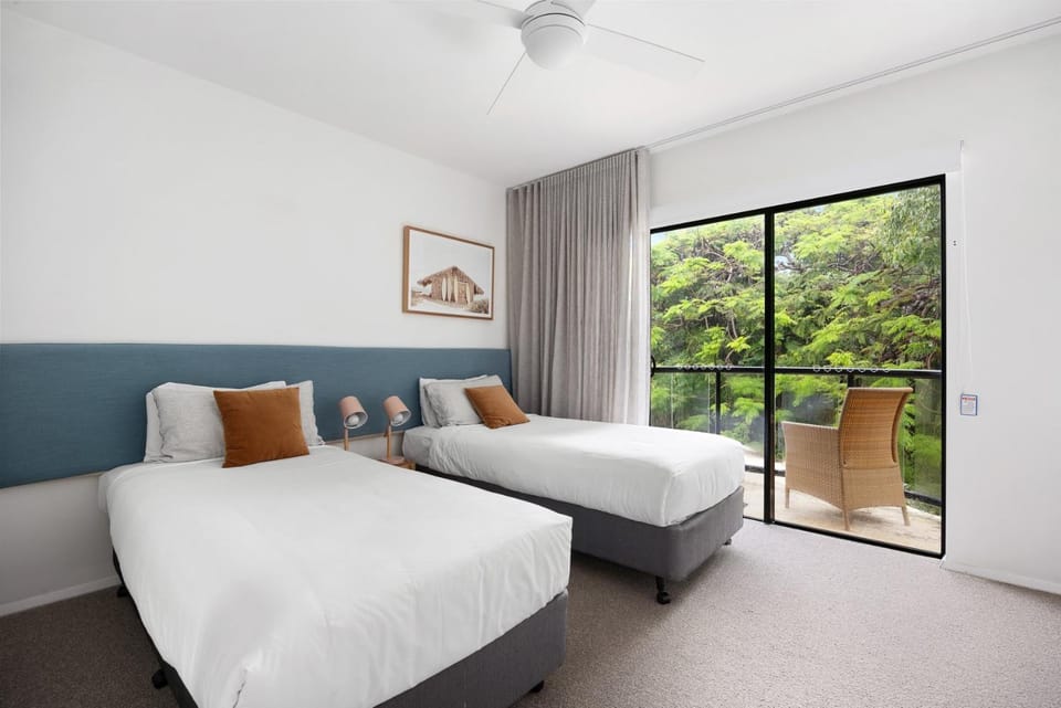 Beach Luxury, Ocean Views & Pool Apartment in Noosa Heads