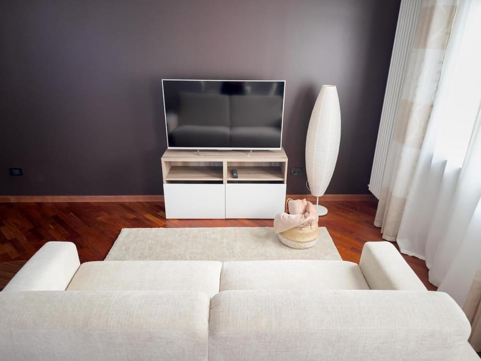 Communal lounge/ TV room, TV and multimedia, Photo of the whole room, Evening entertainment, Bedroom