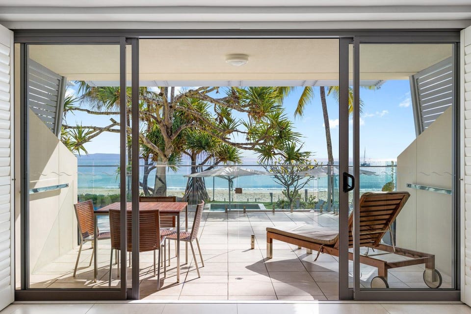 Fairshore 12: Absolute Beachfront, Direct Beach & Pool Access Apartment in Noosa Heads