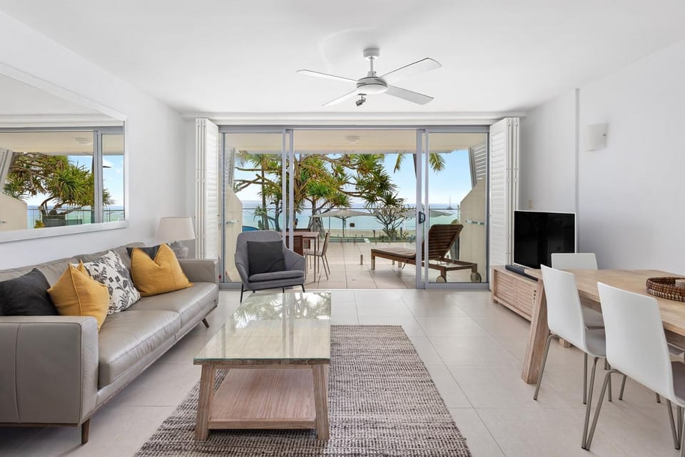 Fairshore 12: Absolute Beachfront, Direct Beach & Pool Access Apartment in Noosa Heads