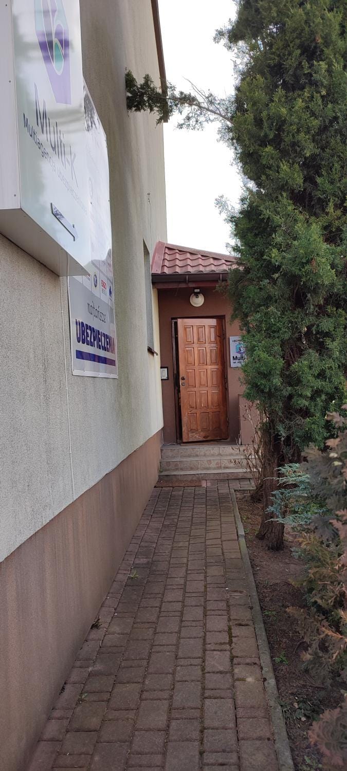 Property building, Facade/entrance, Day, On site