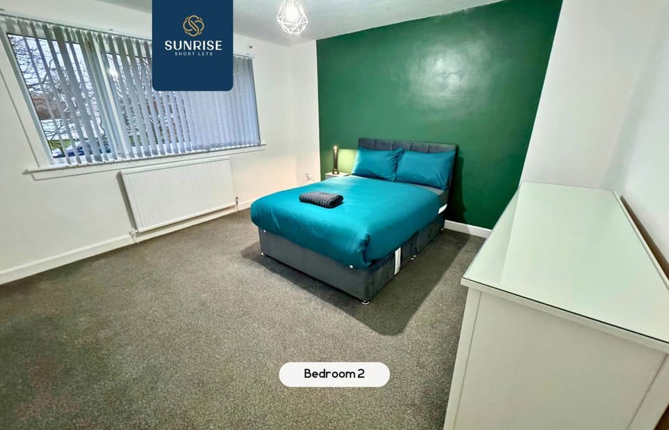 FERRY HOUSE - 4 Bed House, Great for Contractors, Fully Equipped, Private Parking, Easy Ring Road Access by SUNRISE LONG LETS and SERVICED ACCOMMODATION DUNDEE - Reduce mobile app pricing House in Dundee