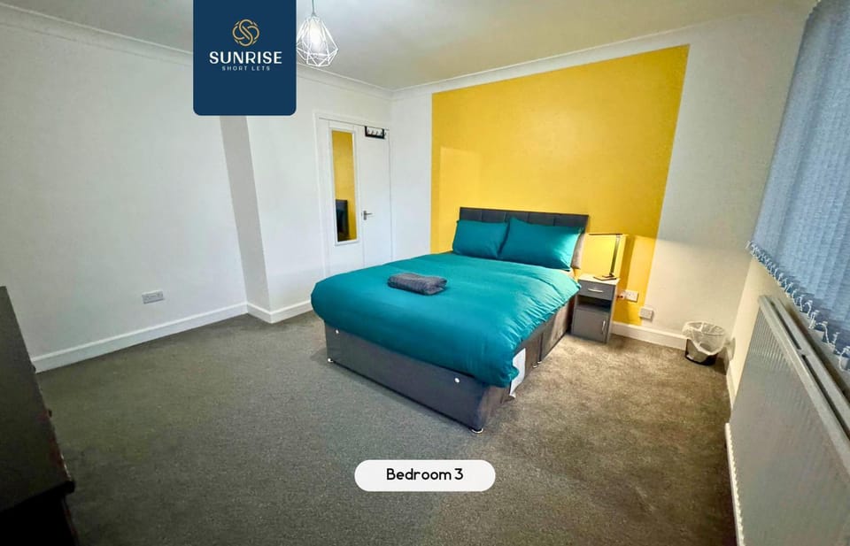 FERRY HOUSE - 4 Bed House, Great for Contractors, Fully Equipped, Private Parking, Easy Ring Road Access by SUNRISE LONG LETS and SERVICED ACCOMMODATION DUNDEE - Reduce mobile app pricing House in Dundee