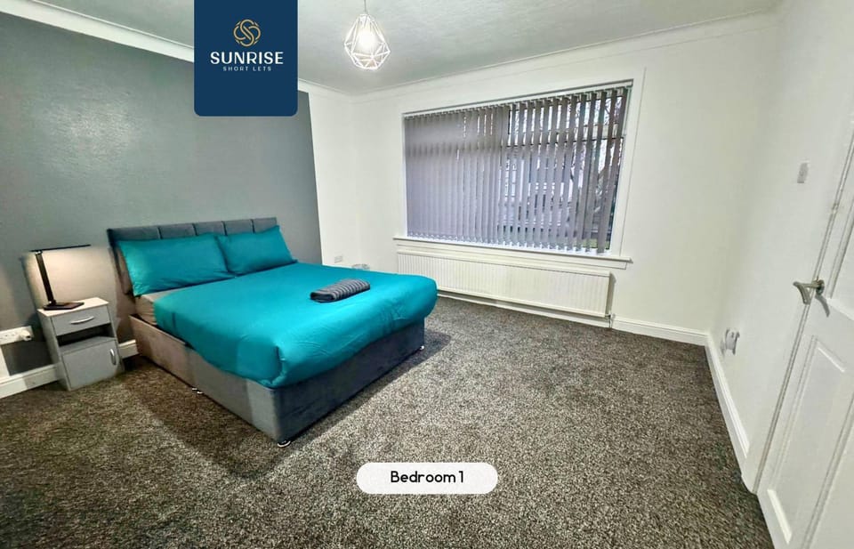 FERRY HOUSE - 4 Bed House, Great for Contractors, Fully Equipped, Private Parking, Easy Ring Road Access by SUNRISE LONG LETS and SERVICED ACCOMMODATION DUNDEE - Reduce mobile app pricing House in Dundee