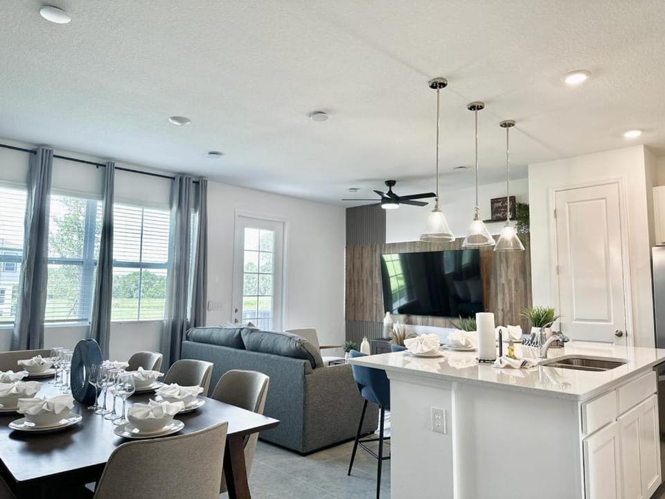 Three bedroom Townhome near Disney 324 House in Polk County