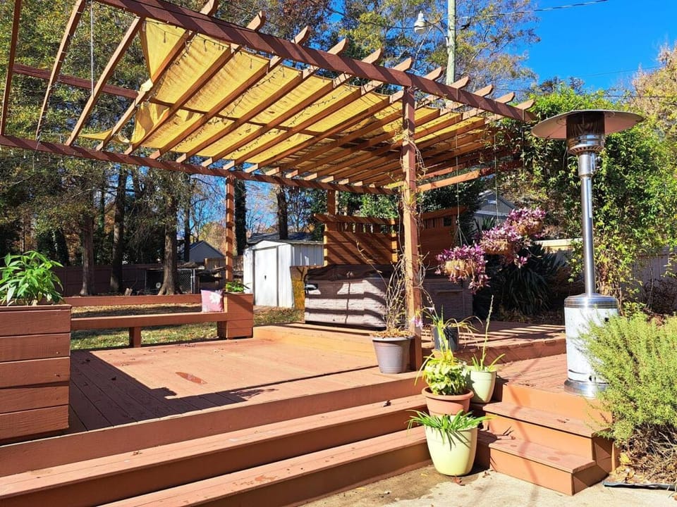 Quiet and Smoke FREE private suite Apartment in Charlotte