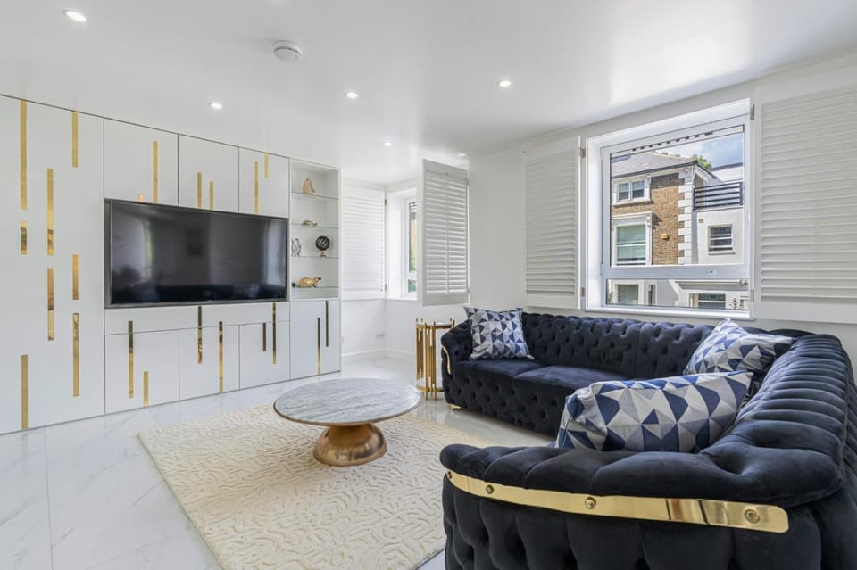 Elegant Escape Apartment in City of Westminster