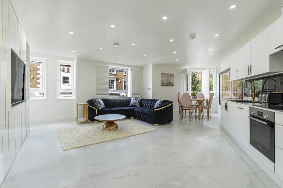 Elegant Escape Apartment in City of Westminster