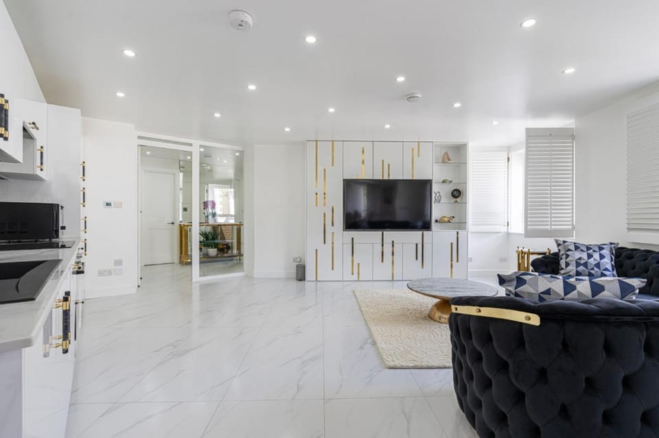 Elegant Escape Apartment in City of Westminster