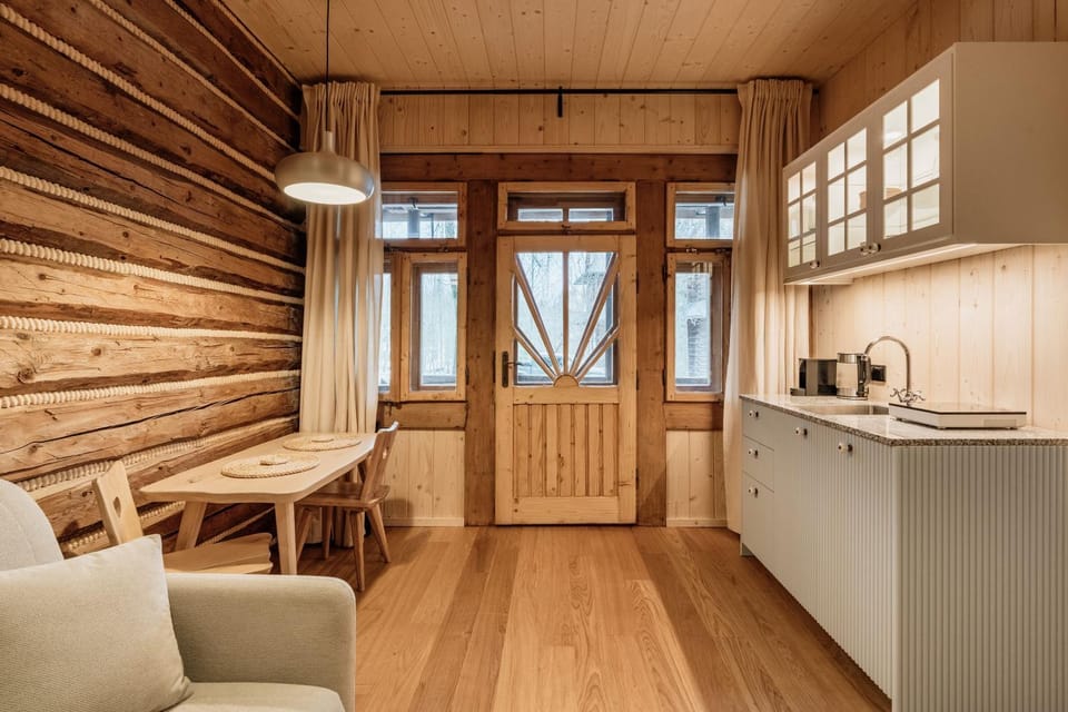 Coffee/tea facilities, Kitchen or kitchenette, Dining area