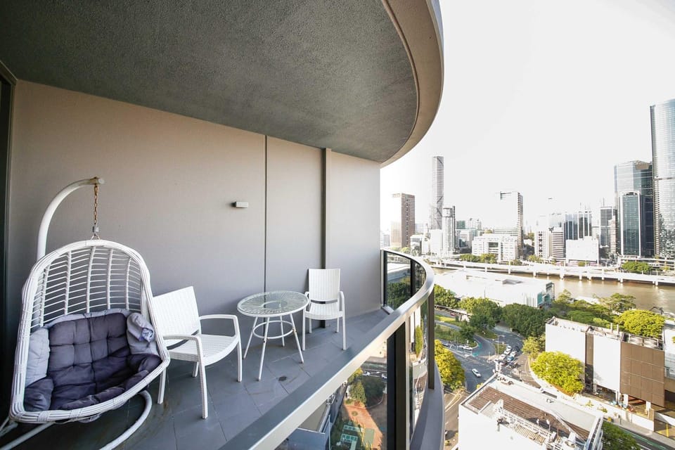 Southbank exceptional View with huge balcony High Lvl Suite style APT Apartment in Brisbane City