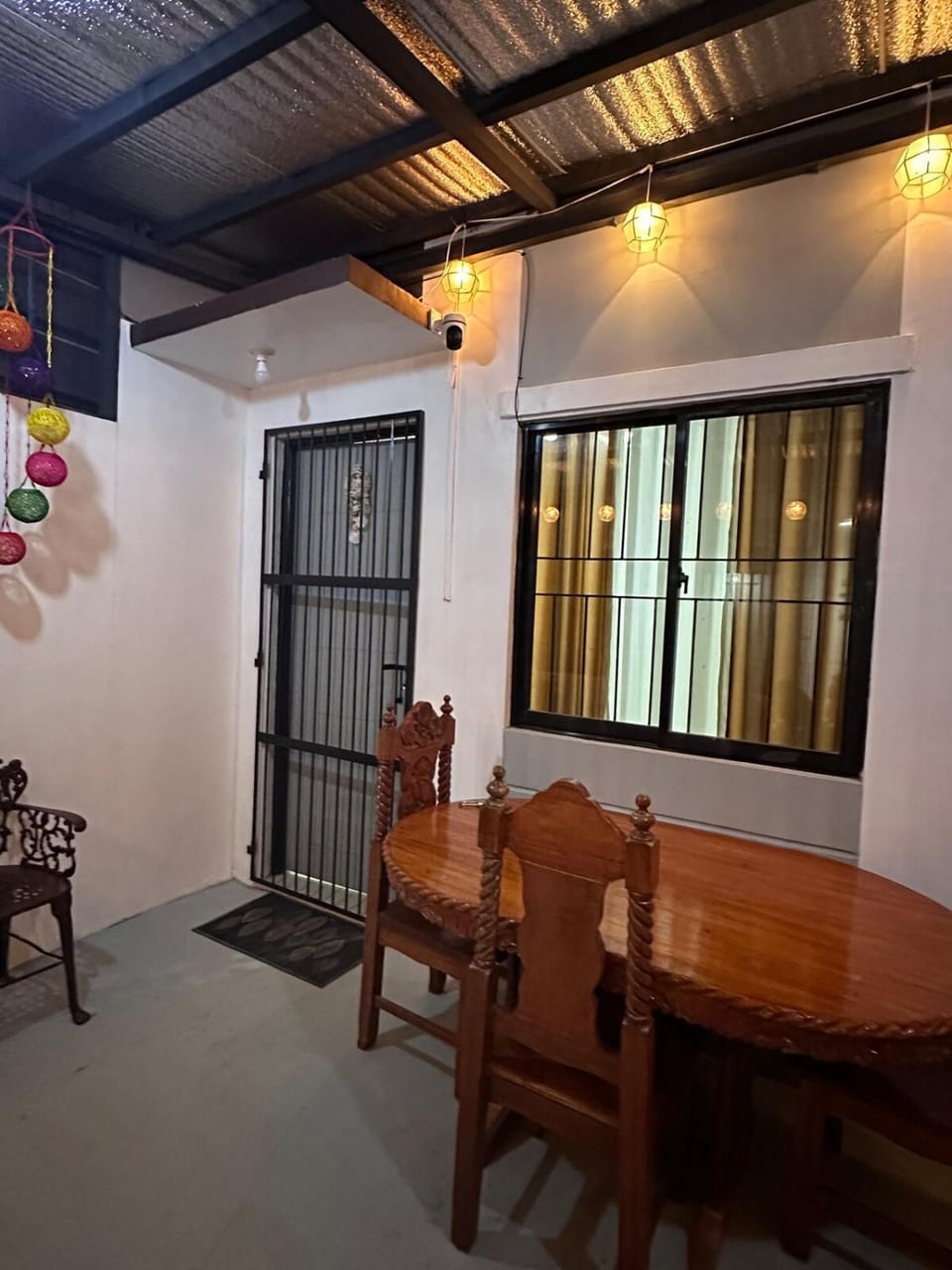 Seating area, Dining area
